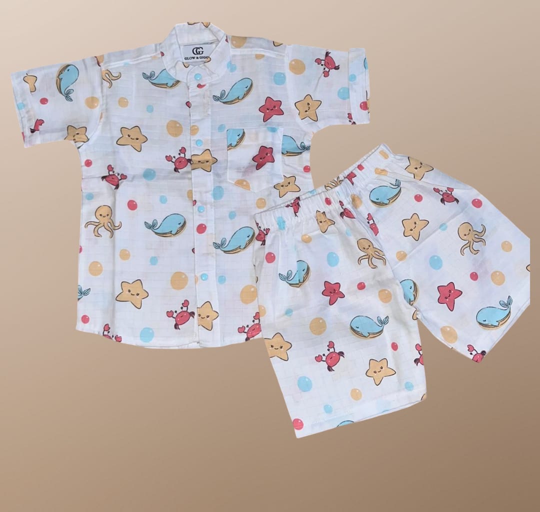 Children's shirt and shorts set with animal pattern on a beige background