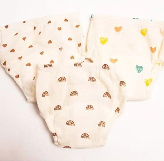 Reusable soft muslin cloth diaper (size M)